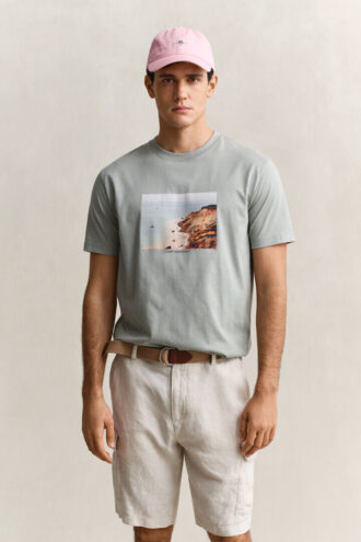 T-shirt com estampado paisagístico