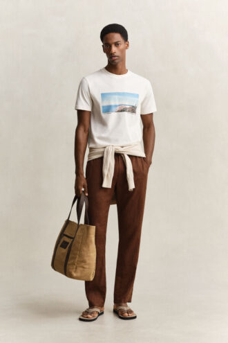 T-shirt com estampado paisagístico