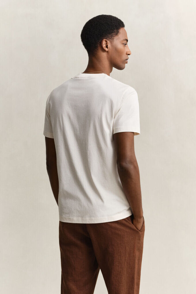 T-shirt com estampado paisagístico
