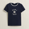 T-shirt com gola em contraste