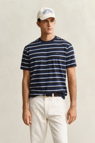 T-shirt com riscas múltiplas