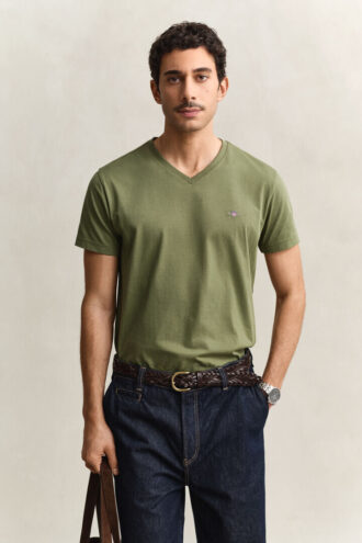 T-shirt de corte justo com decote em V e emblema