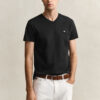 T-shirt de corte justo com decote em V e emblema