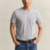 T-shirt de corte justo com decote em V e emblema