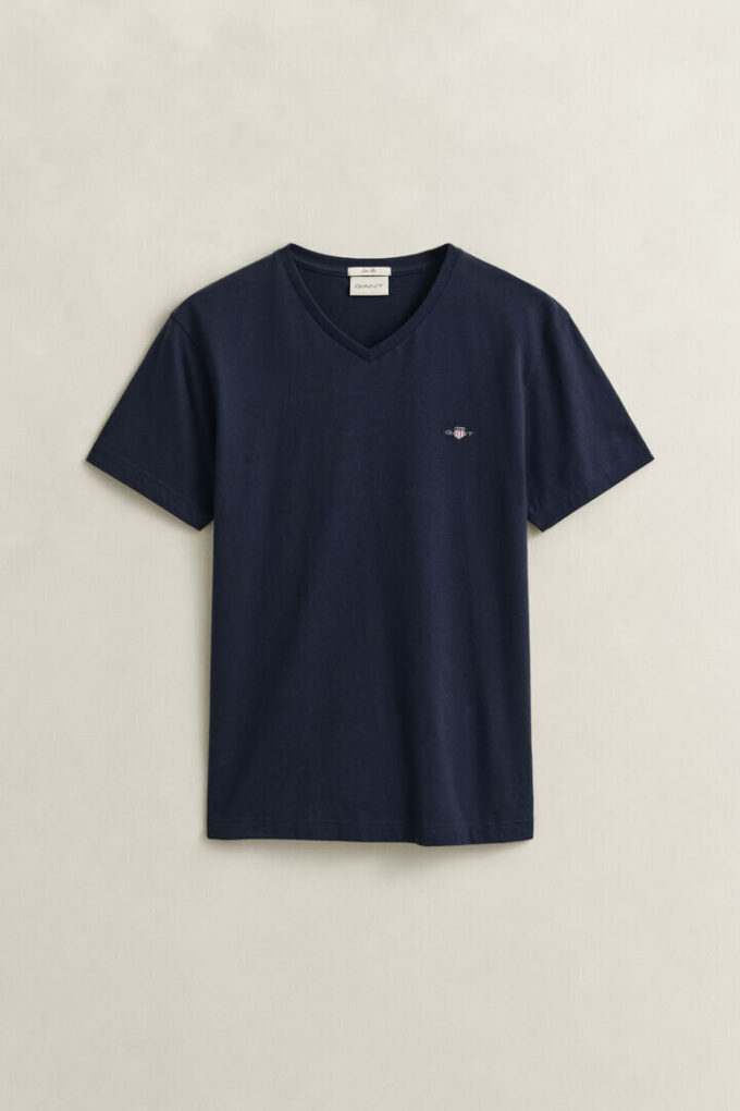 T-shirt de corte justo com decote em V e emblema