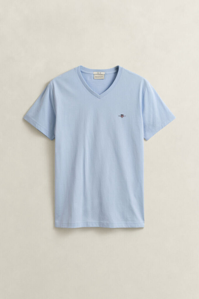 T-shirt de corte justo com decote em V e emblema