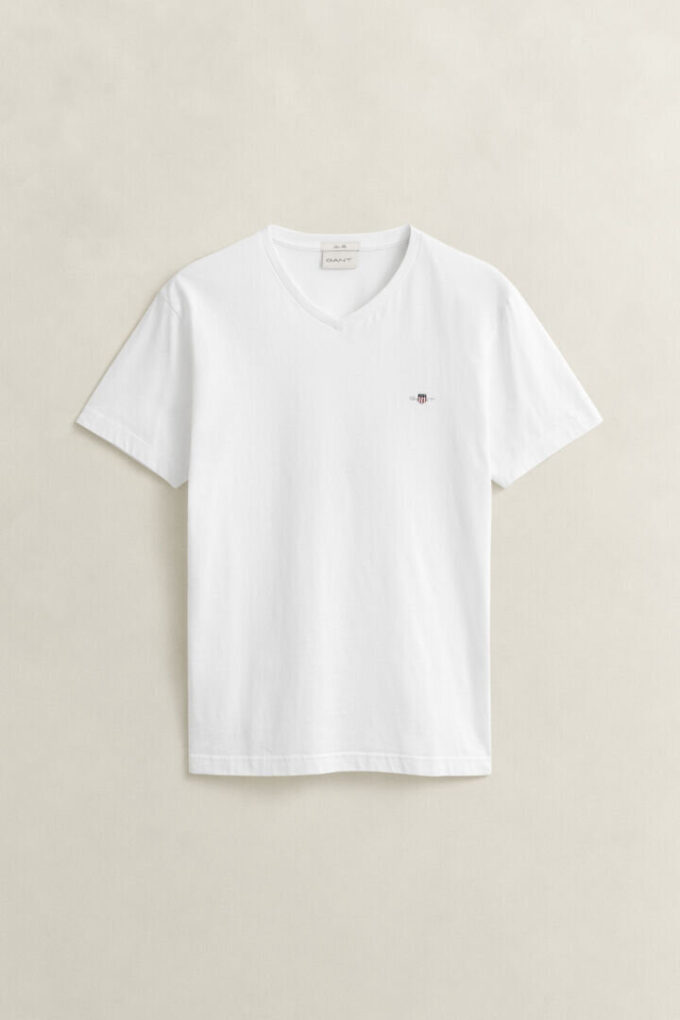 T-shirt de corte justo com decote em V e emblema