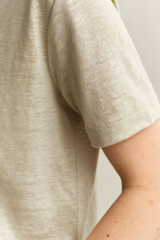 T-shirt de linho com decote em V