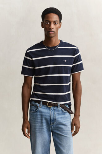 T-shirt às riscas