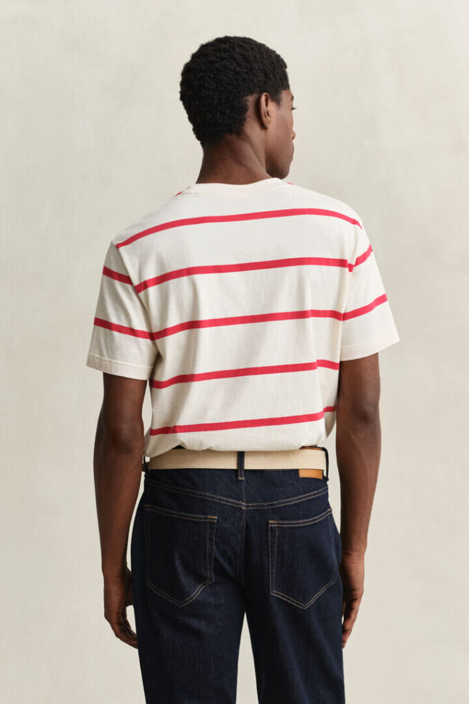 T-shirt às riscas