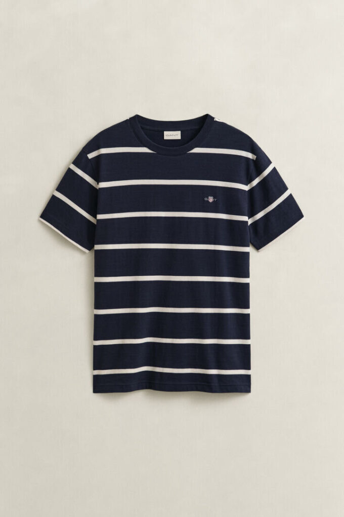 T-shirt às riscas