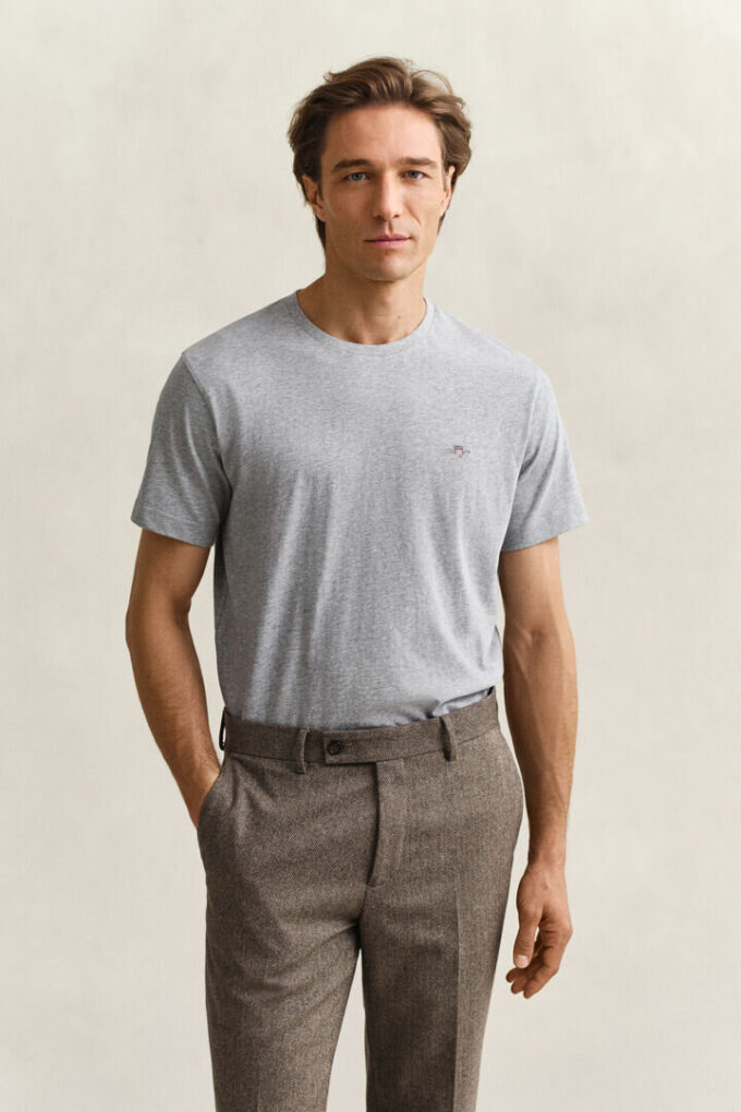 T-shirt Shield de corte regular