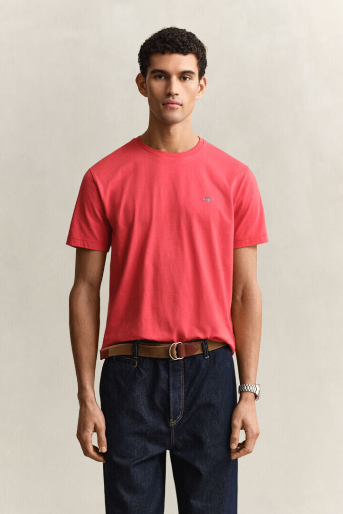 T-shirt Shield de corte regular