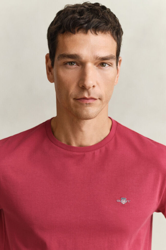 T-shirt Shield de corte regular