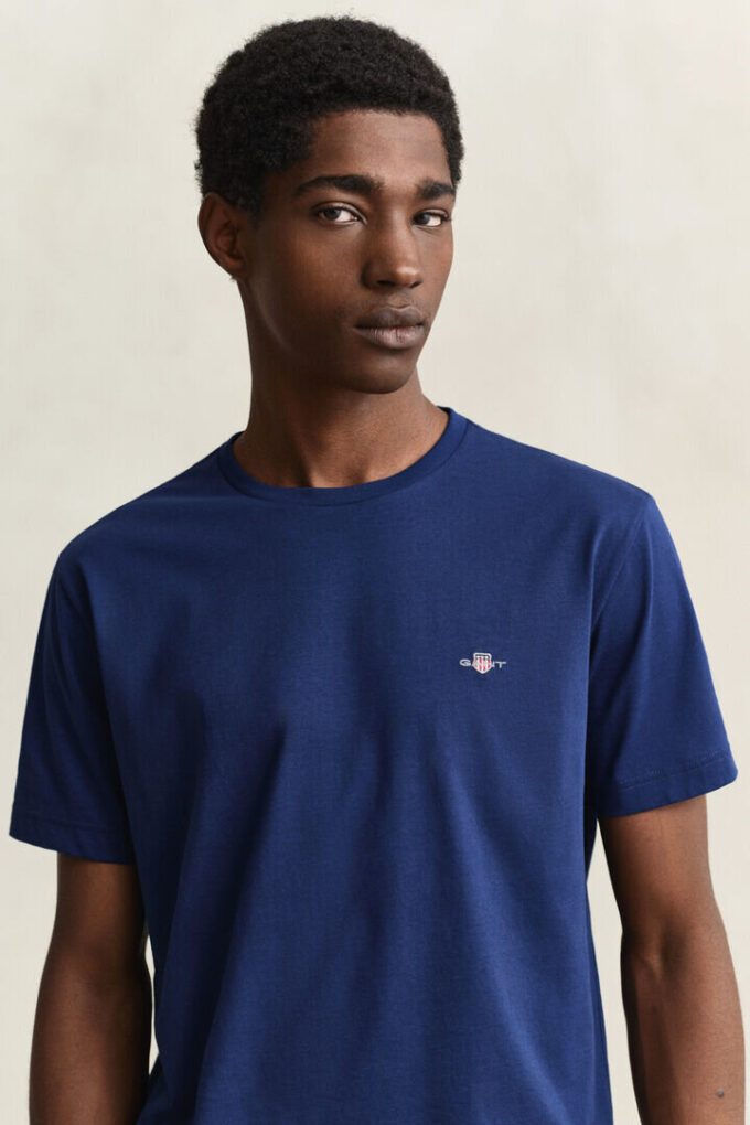 T-shirt Shield de corte regular