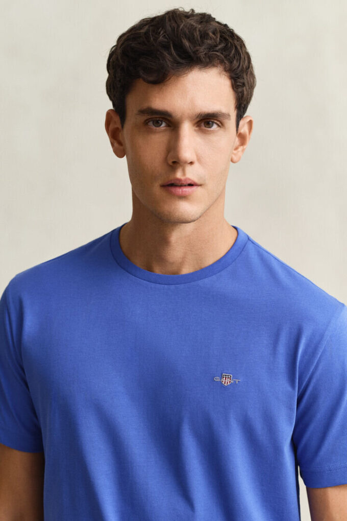 T-shirt Shield de corte regular
