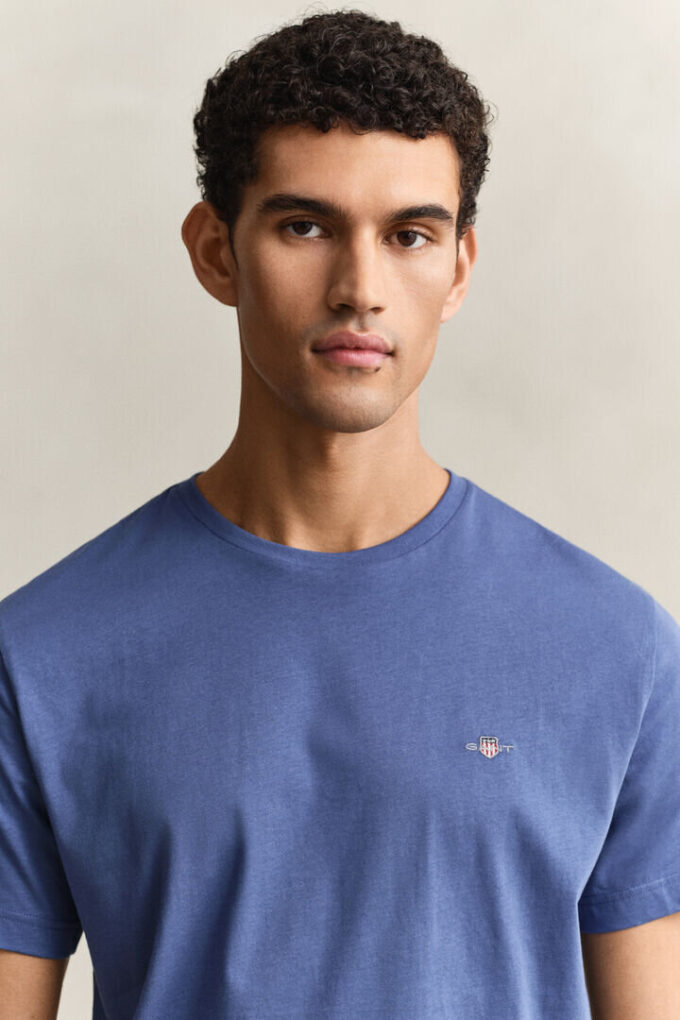 T-shirt Shield de corte regular