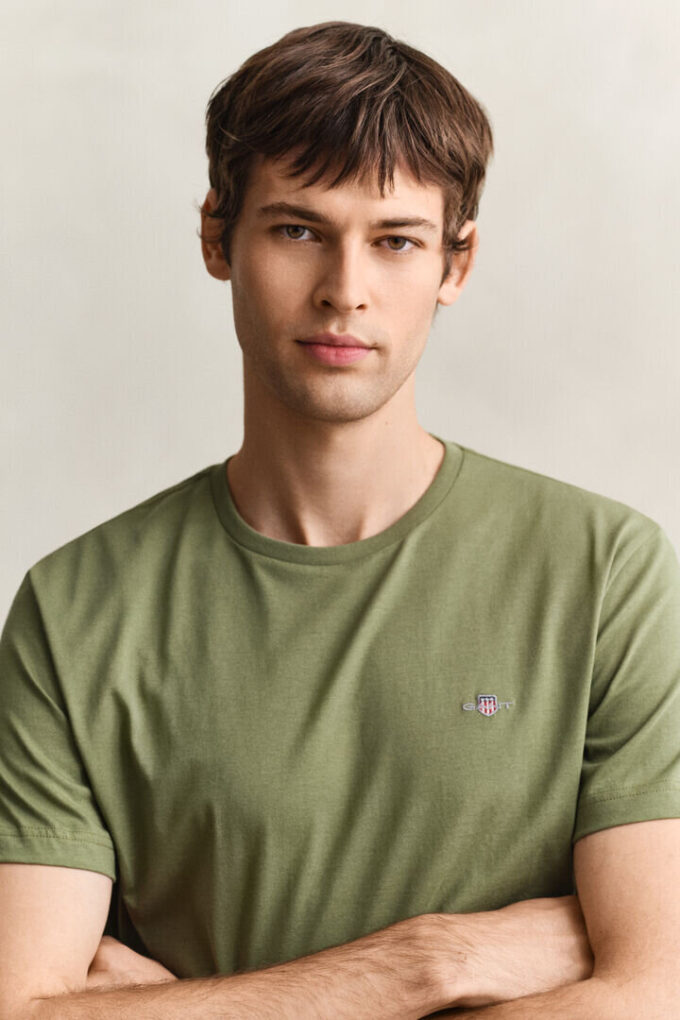 T-shirt Shield de corte regular