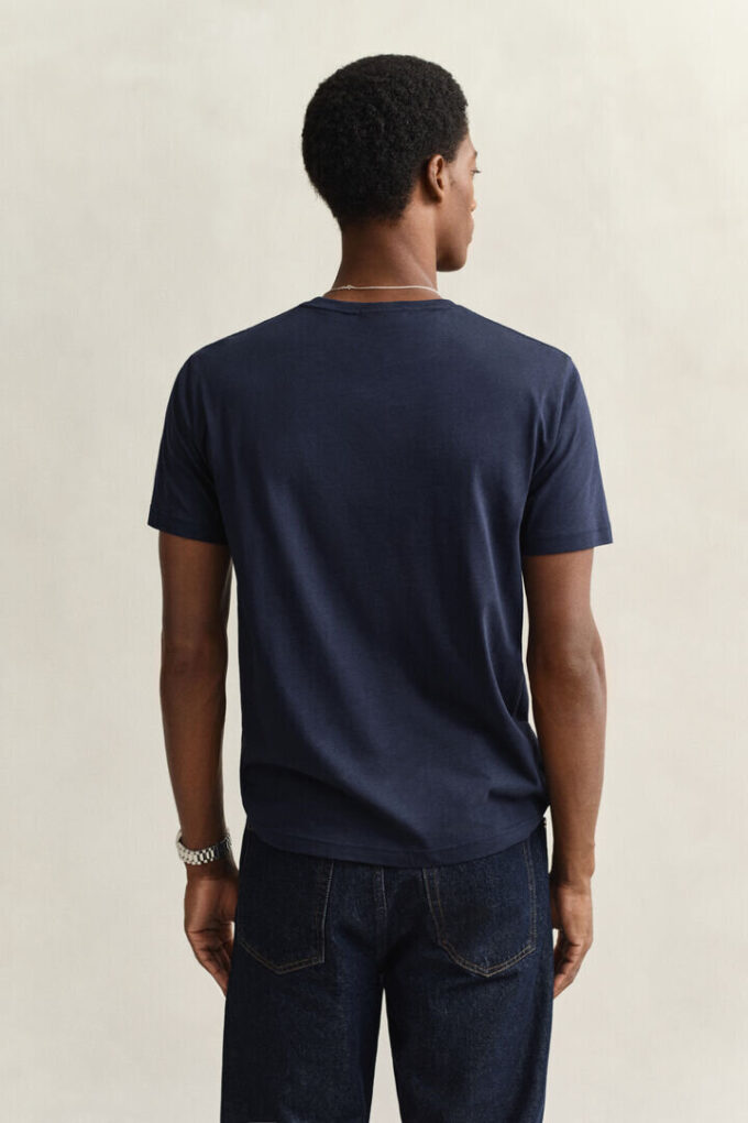 T-shirt Shield de corte regular