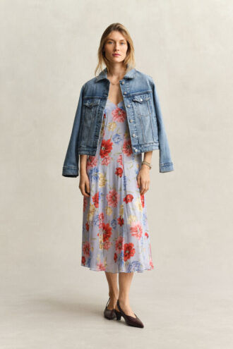 Vestido com alças e padrão floral
