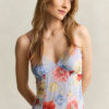 Vestido com alças e padrão floral