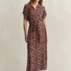 Vestido com mangas curtas e monograma