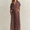 Vestido com mangas curtas e monograma