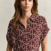 Vestido com mangas curtas e monograma
