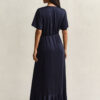 Vestido cruzado com folhos