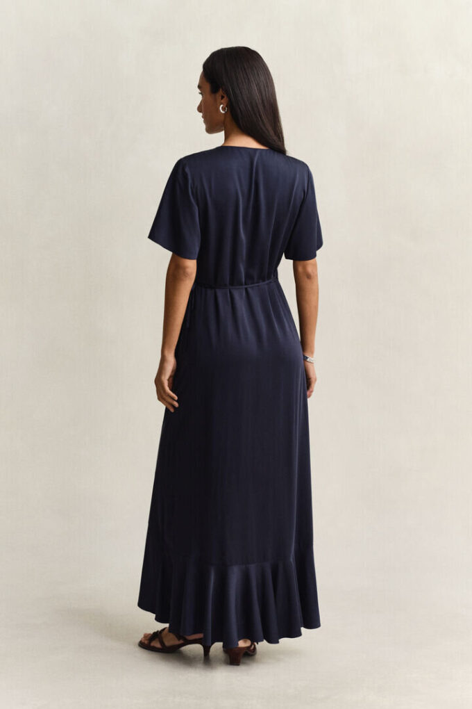 Vestido cruzado com folhos