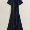 Vestido cruzado com folhos