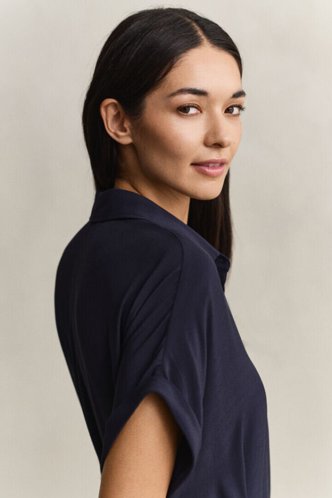 Vestido de camisa com mangas curtas