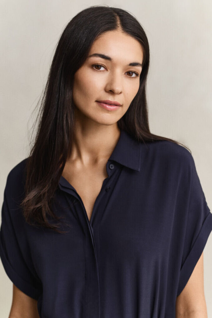 Vestido de camisa com mangas curtas