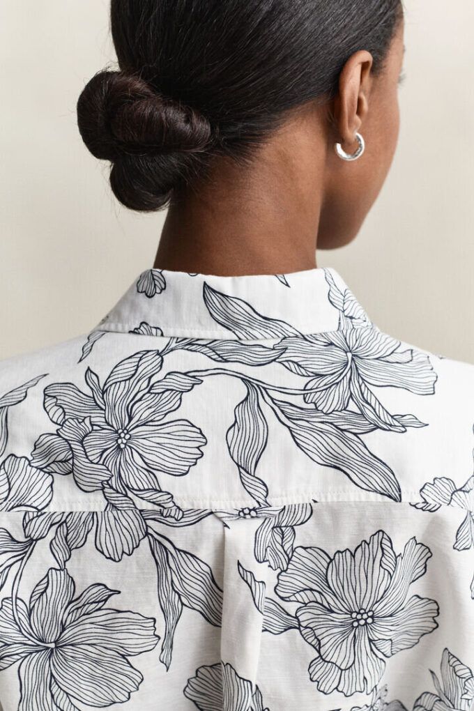 Vestido de camisa de linho com padrão floral