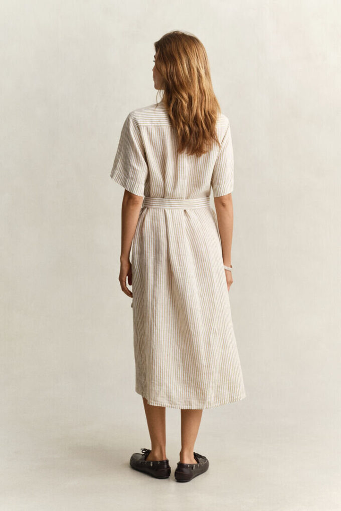 Vestido de camisa de linho às riscas
