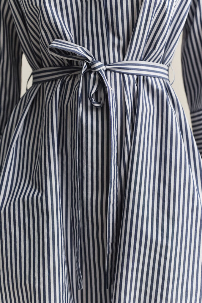 Vestido de camisa em popeline às riscas