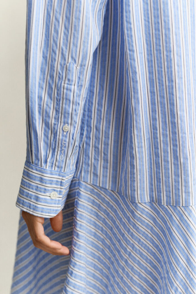 Vestido de camisa às riscas em seersucker
