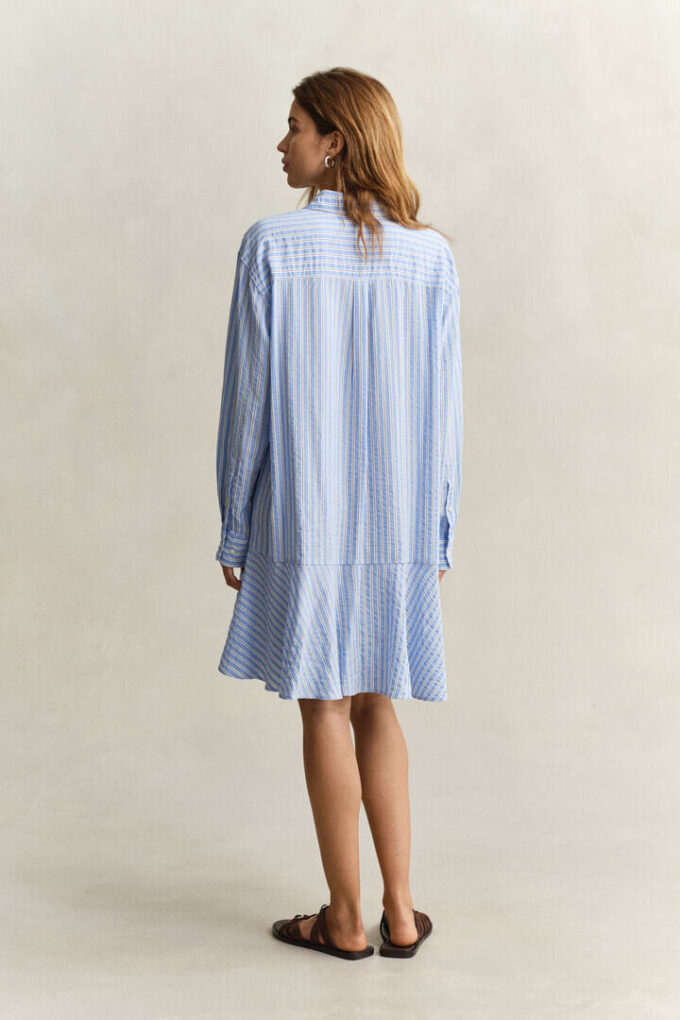 Vestido de camisa às riscas em seersucker