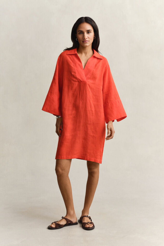 Vestido de linho com gola aberta
