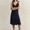 Vestido justo com corte em viés