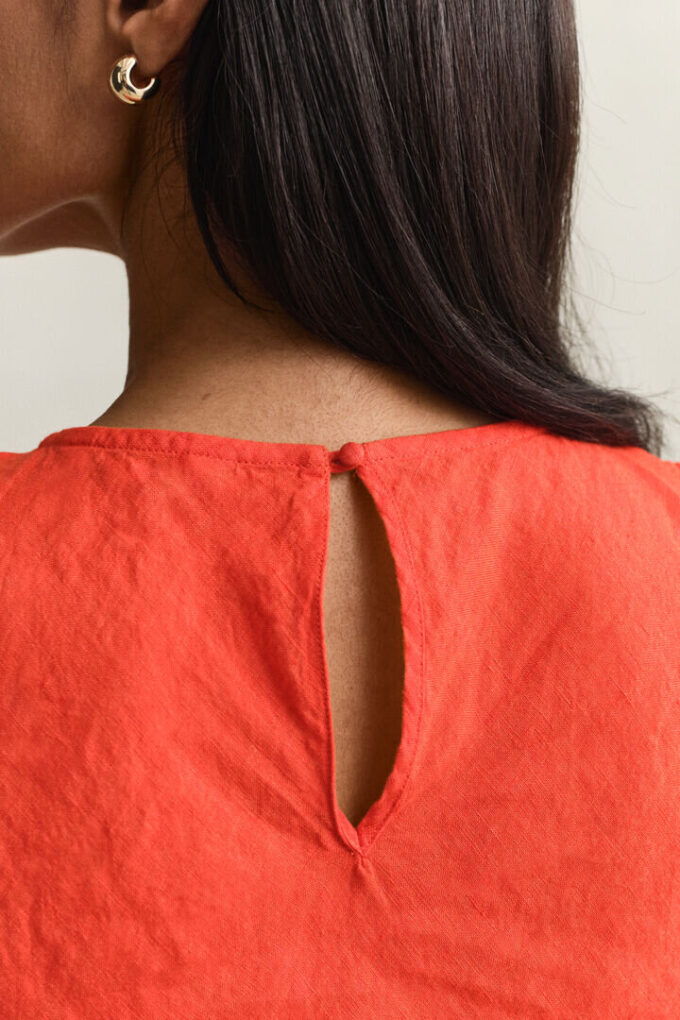 Vestido Midi de Linho com Corte em Bia